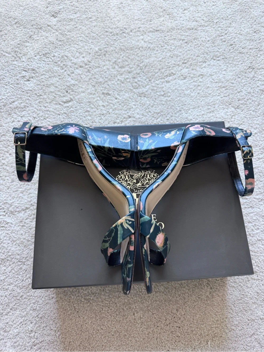 Vince Camuto vince camuto